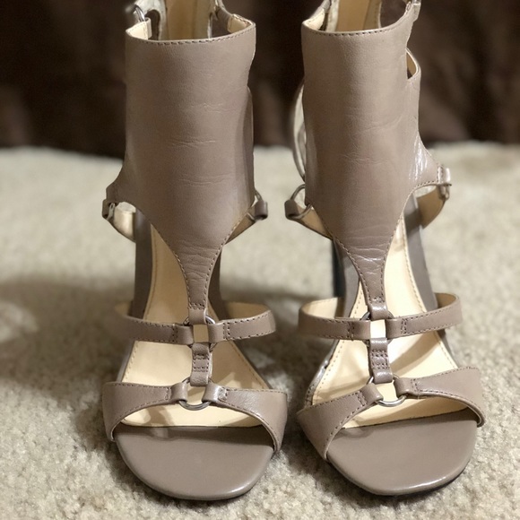 Strap Leather Pump - Picture 3 of 5